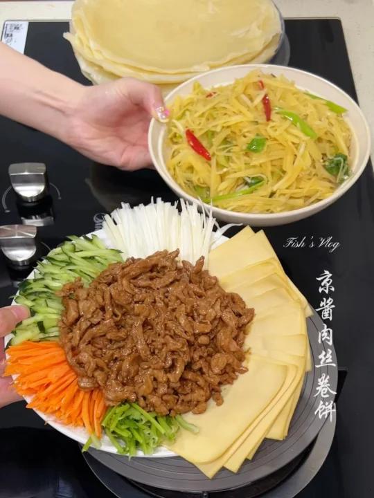 二人食|酱汁浓郁的京酱肉丝卷饼吃香拽了