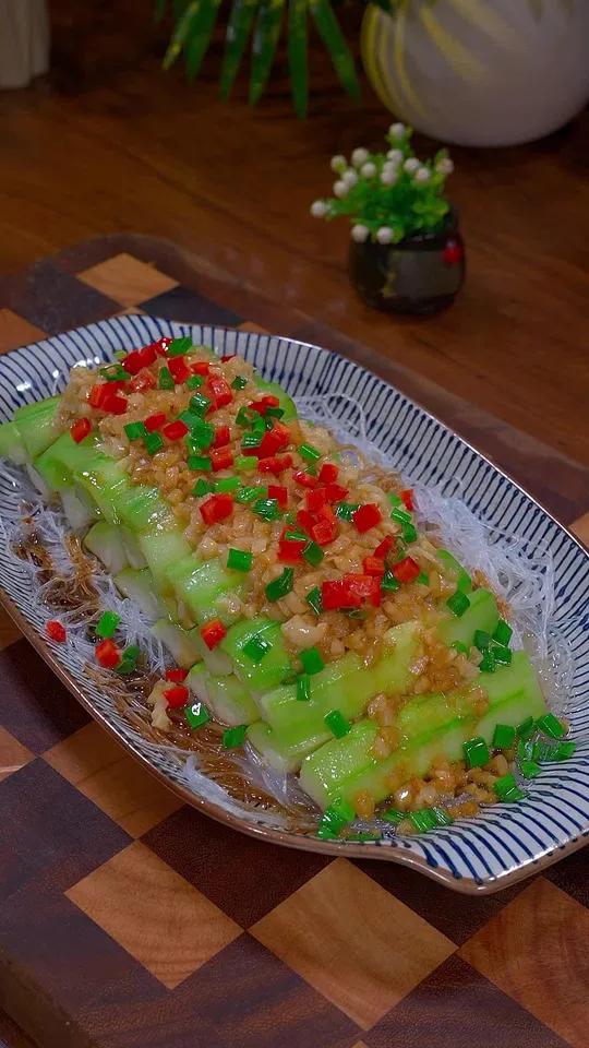 蒜蓉蒸丝瓜 蒜蓉蒸丝瓜做法,蒜香浓郁,清爽不油腻 蒜蓉蒸丝瓜