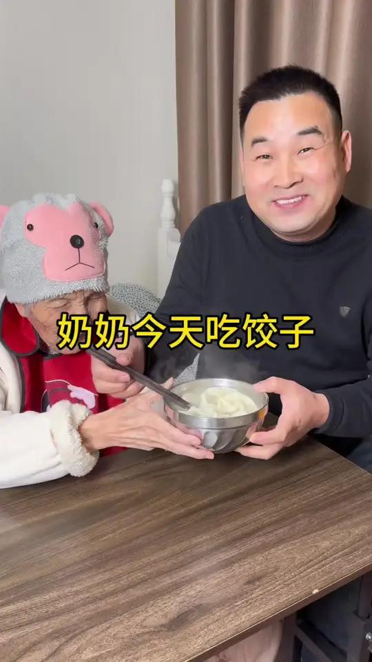 奶奶今天吃饺子 记录真实生活 记录我的农村生活 记录老人晚年生活 三农