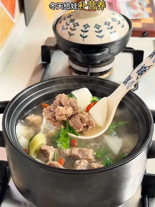 冬天给孩子补营养,这锅牛肉汤连喝三碗都不够