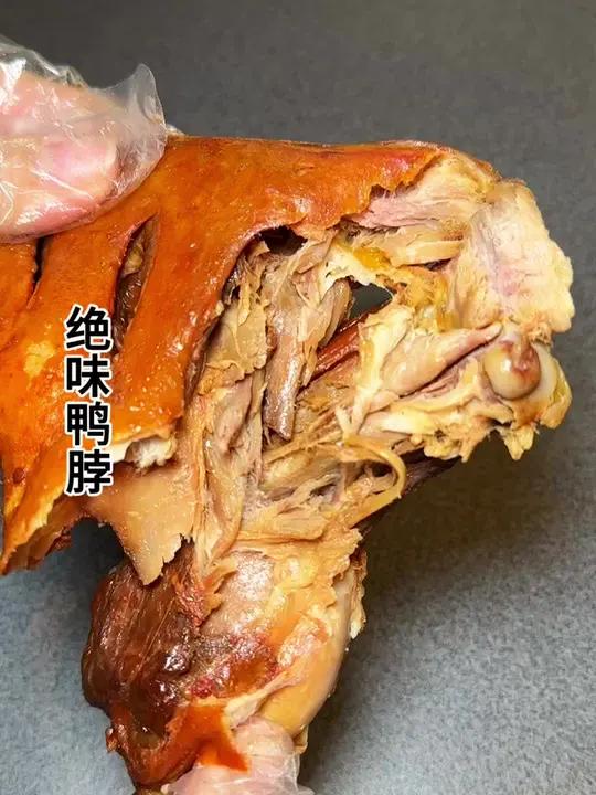 绝味鸭脖新品大鸭腿9块9就能吃到啦,快囤,不用随时退的。绝味新品爆大腿比脸还大的鸭腿 爆大