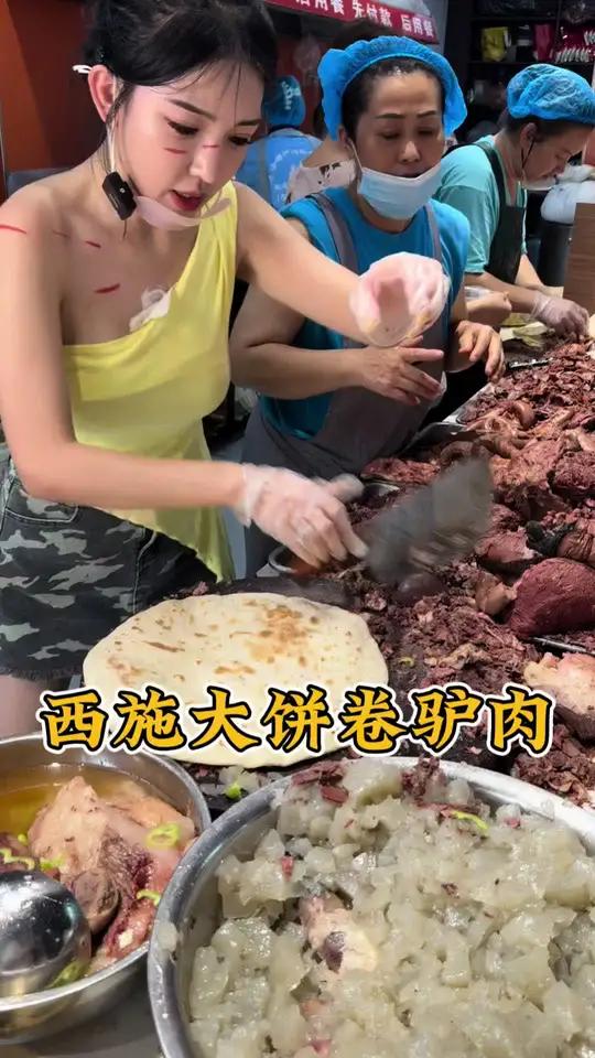 河北任丘“大饼卷驴肉”真的是一口入魂