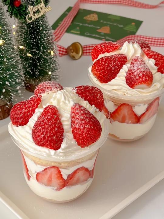 草莓抱抱杯|新年红红火火 草莓蛋糕