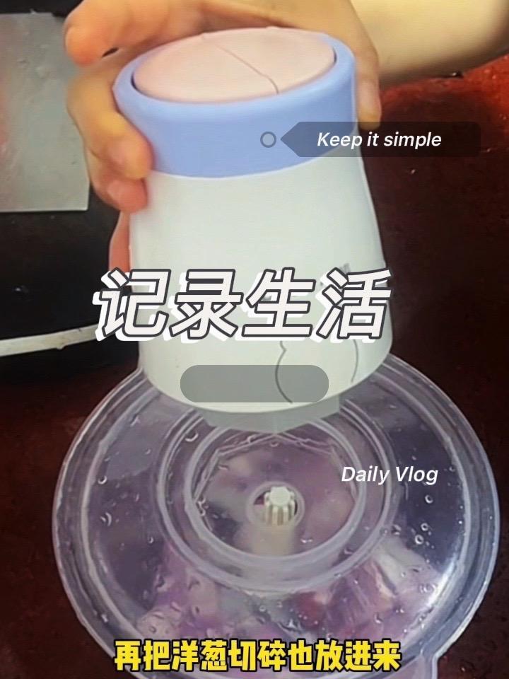 小熊绞肉，轻轻一按，轻松开饭！小巧“熊”力量，厨房大帮手！新鲜肉馅，小熊现“绞”！家的味道