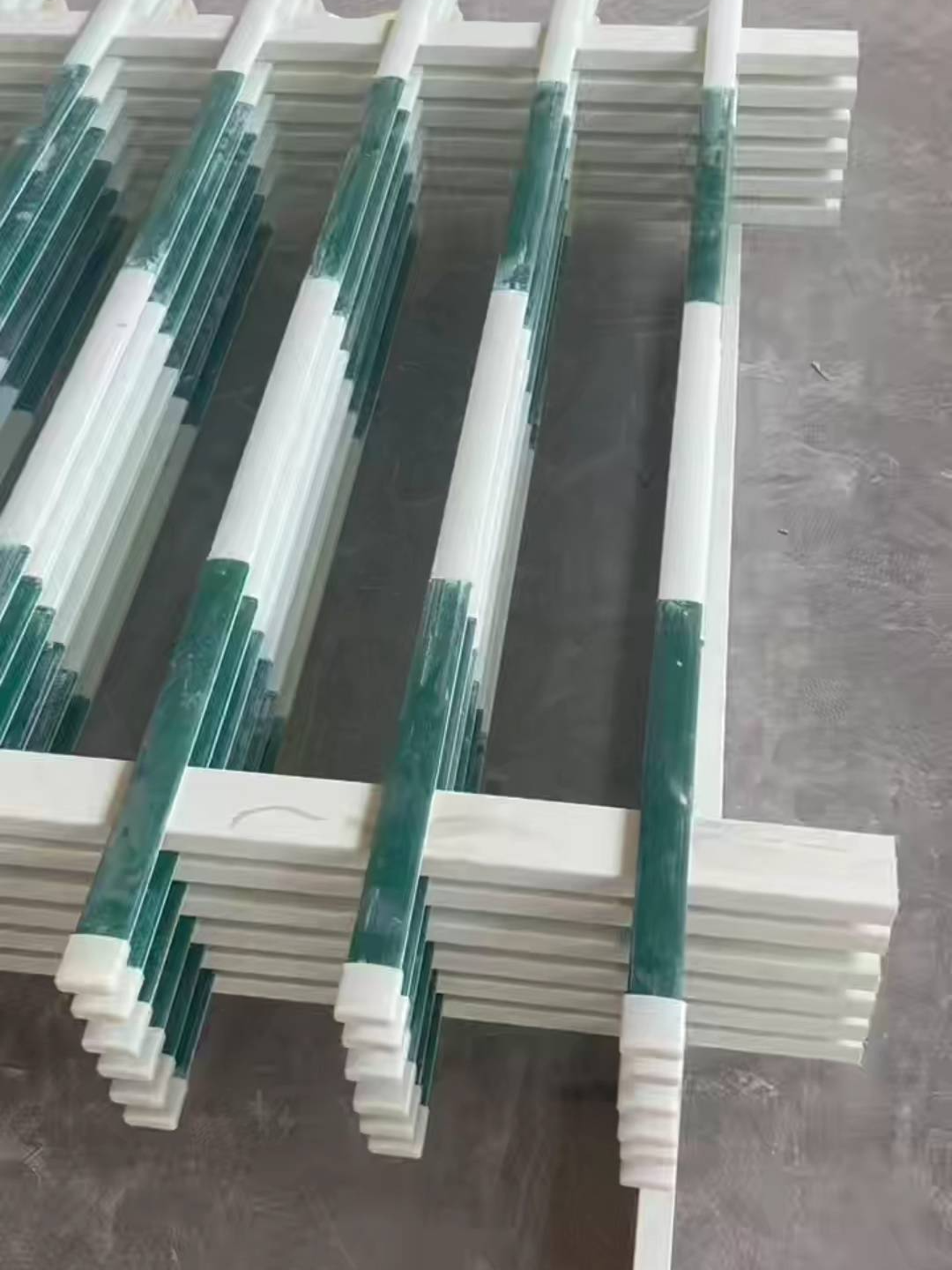 玻璃钢面包管围栏