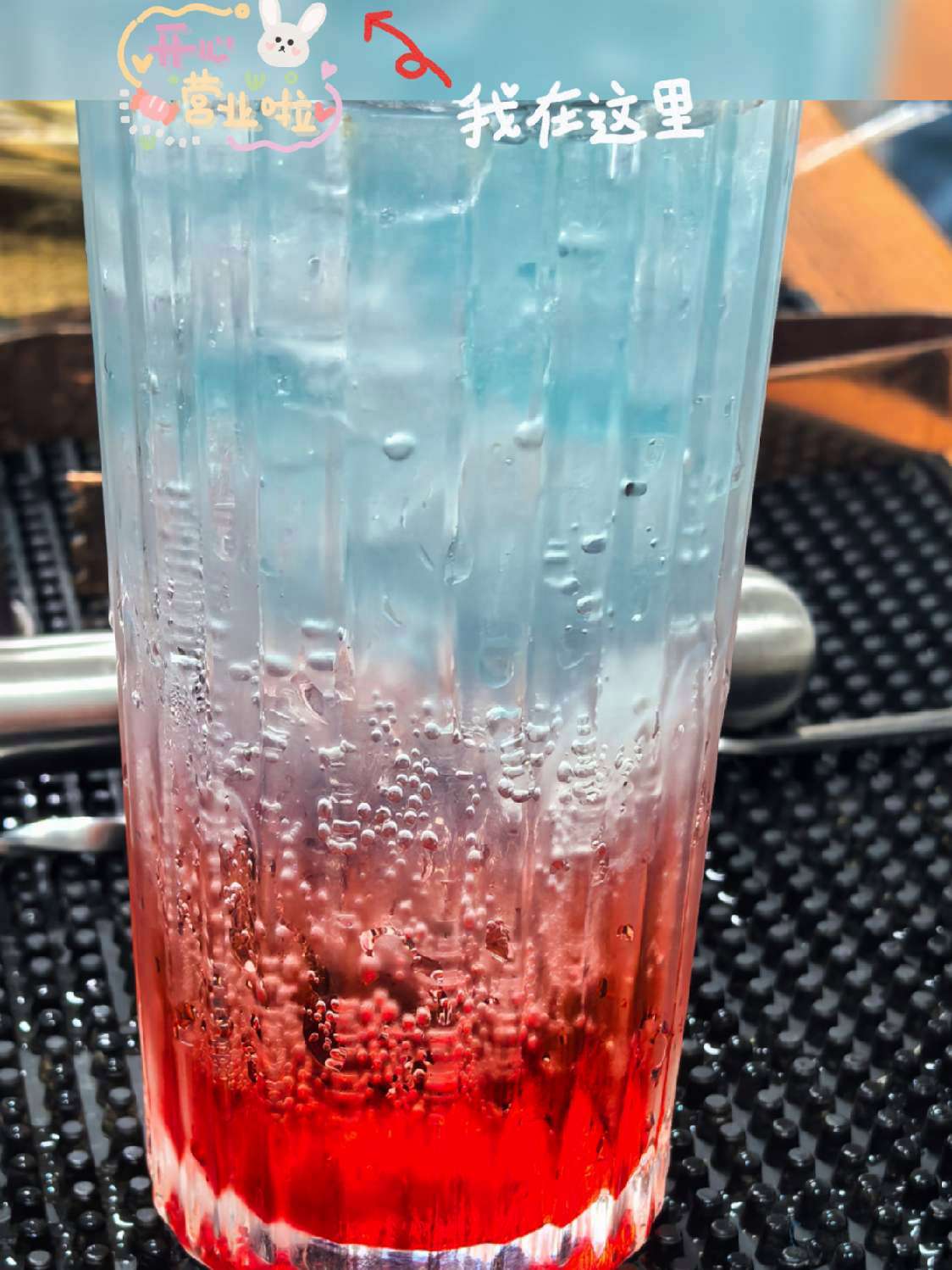 苏州调酒师职业技能培训 持续提升1. 尝试复杂调酒:随着技能的提升,尝试调制更复杂的调酒。