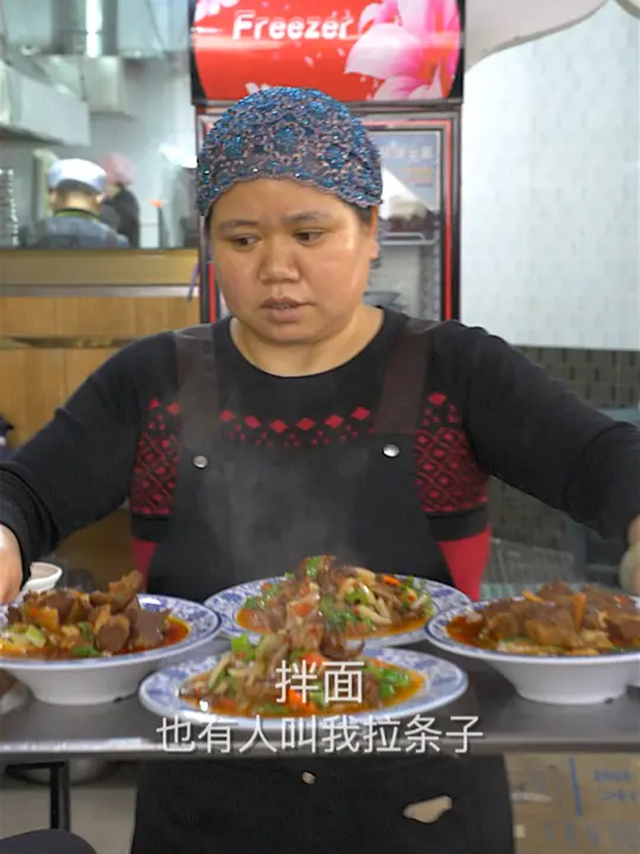 新疆开了24年的拌面馆,附近居民都来吃