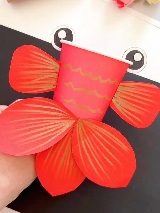 用一个纸杯,做漂亮的小金鱼,好看又好玩,非常简单,快来试一试吧!