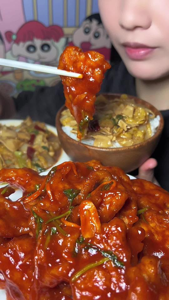 家常菜真好吃：吃番茄锅包肉白菜炖干豆腐