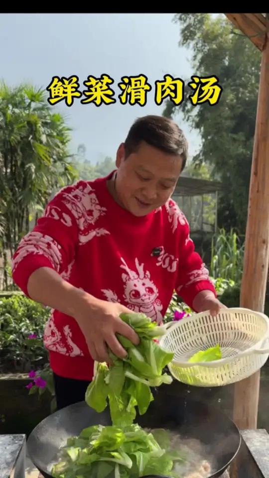 新鲜的红苕粉煮滑肉能不好吃吗？一桌杀猪宴中怎能少得了滑肉汤看看龙应怎么煮