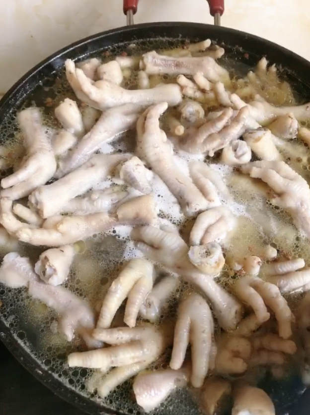 都来说说你们当地生鸡爪多少钱一斤
