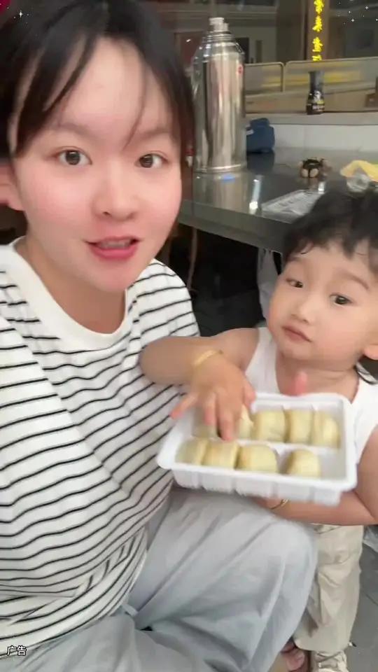 终于找到好吃的绿豆饼了,真正的皮薄馅大,0蔗糖不甜腻,外皮糯糯的绿豆陷沙沙的,收到后放冷藏