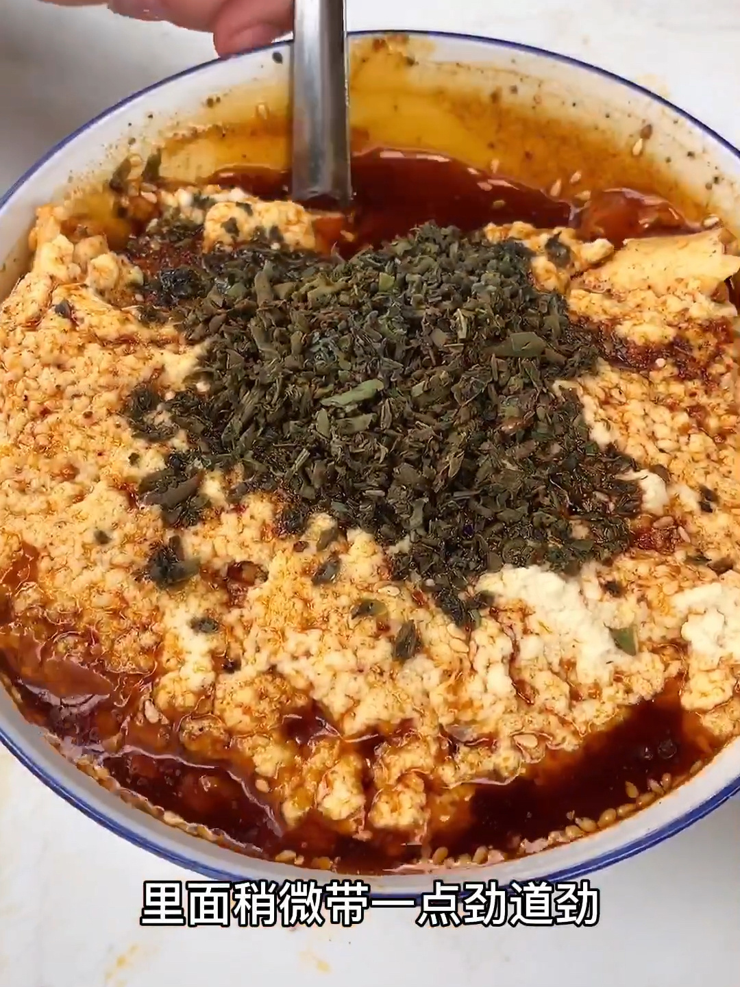 渭南特色早餐豆腐泡,豆腐花加辣椒油和香椿