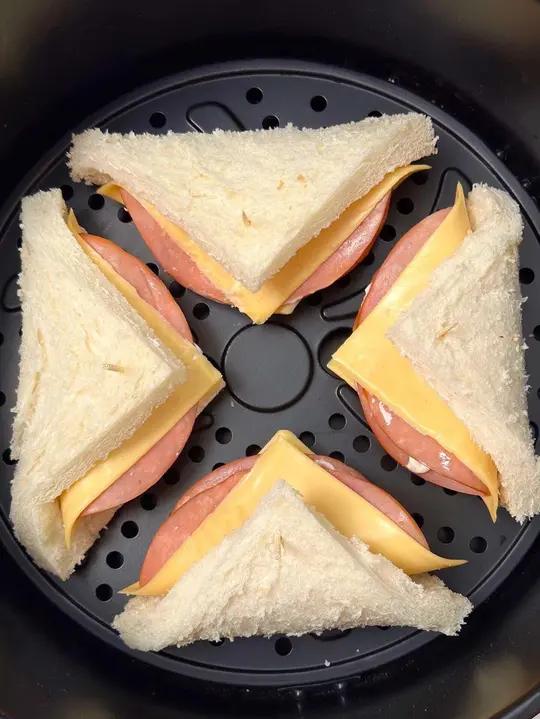 用空气炸锅就能做的七种美味吐司早餐!