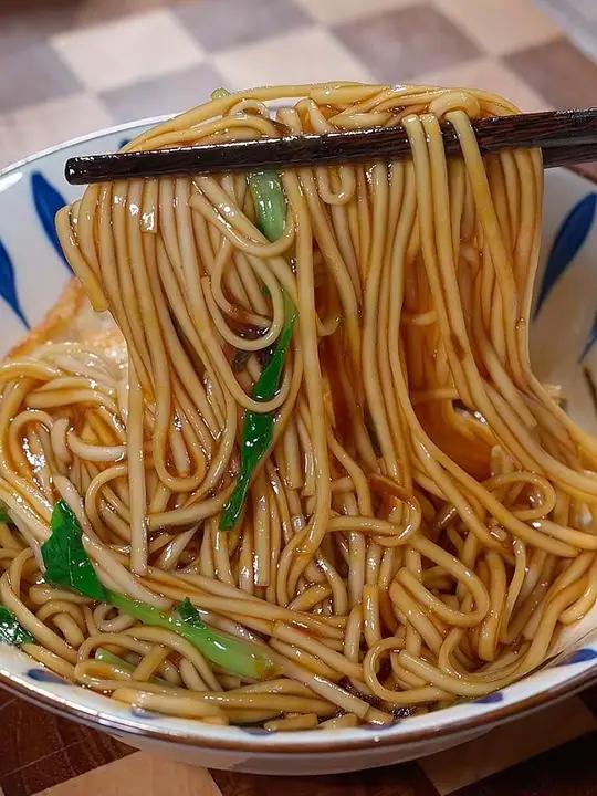 孩子的早餐你就跟我这样做个葱油拌面,简单又好吃