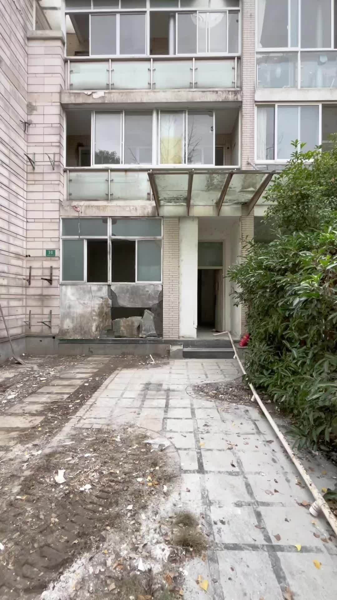 什么叫原始格局,张江汤臣豪园一期180平别墅,你觉得如何?别墅花园 房产中介的日常