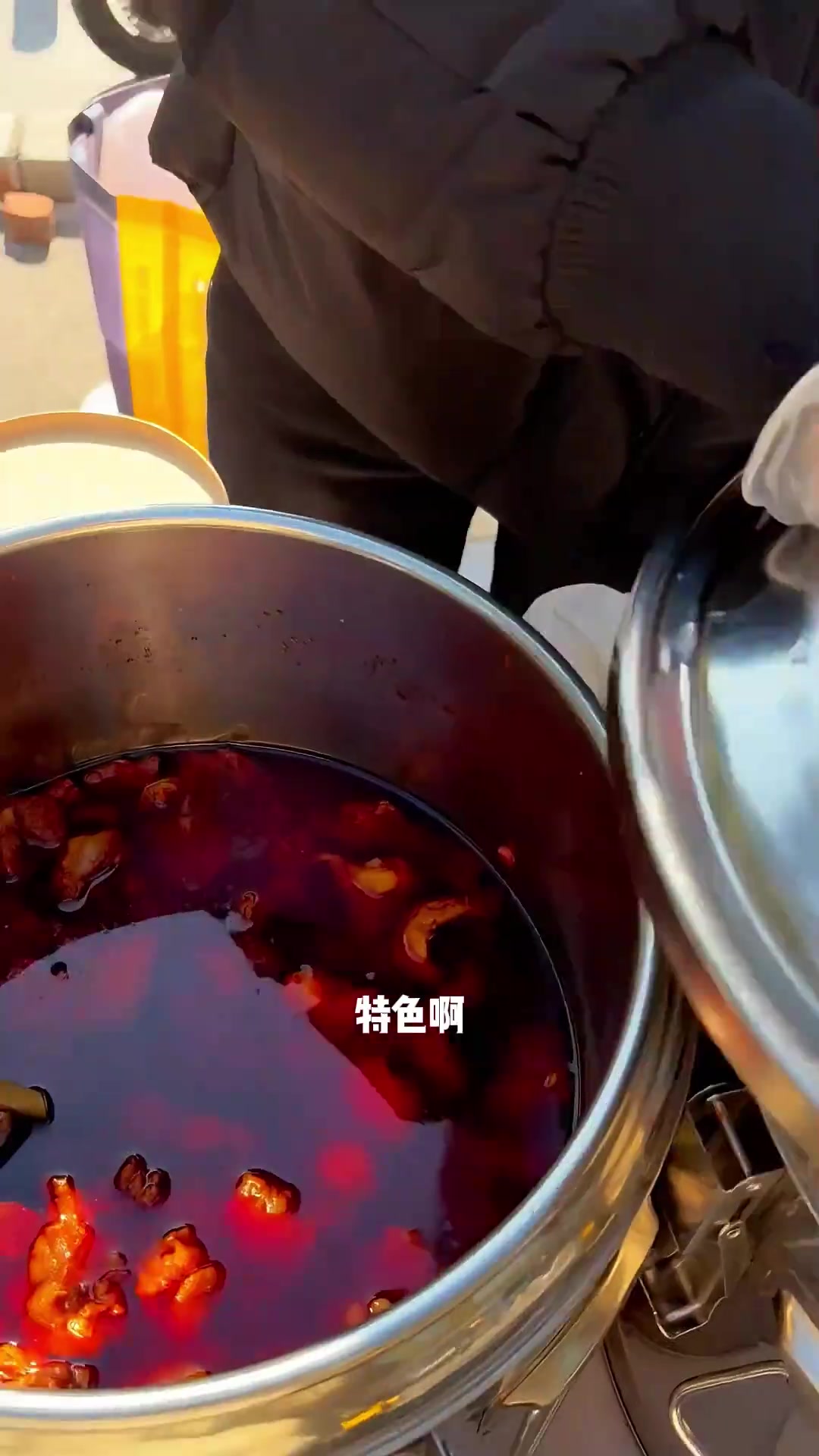 沈阳街边20元一份牛肉盖浇饭，香到上头！