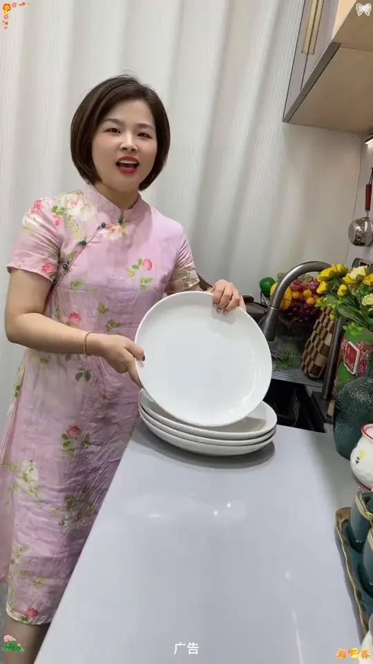 这个价到手4个10英寸的大 圆盘,纯白陶瓷的特别高级,装个大盘鸡小龙虾剁椒鱼头嘎嘎好