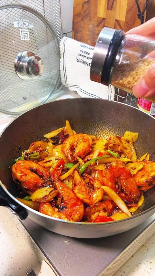 在家轻松get麻辣干锅大虾