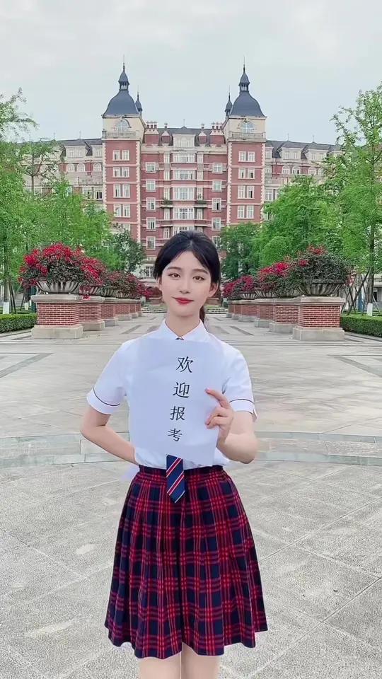 谁还没有个可达鸭啊西航真人版 可达鸭 小姐姐上线了