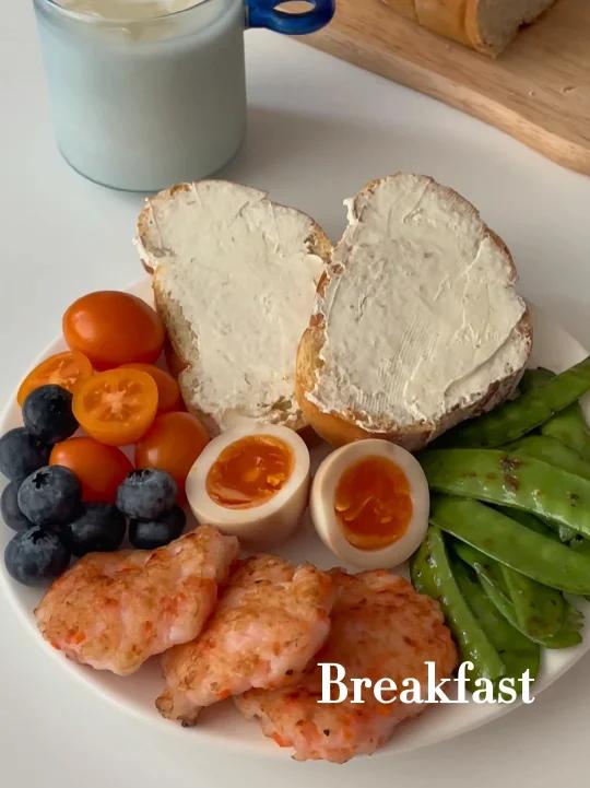 减脂早餐|奶酪面包片+虾饼+牛奶