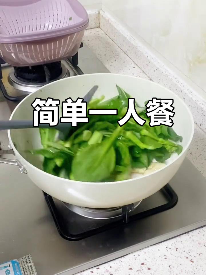 一人食晚餐:玉米马蹄猪肉汤,炒青菜轻松搞定