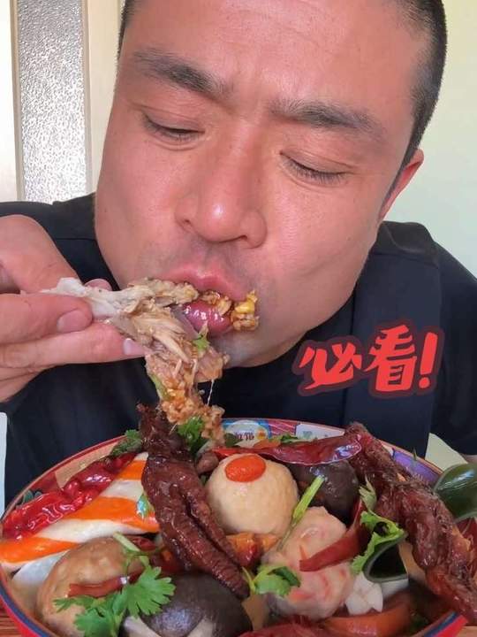 关东煮配大骨头，虎皮鸡爪酸饺子，这顿炫到上头！