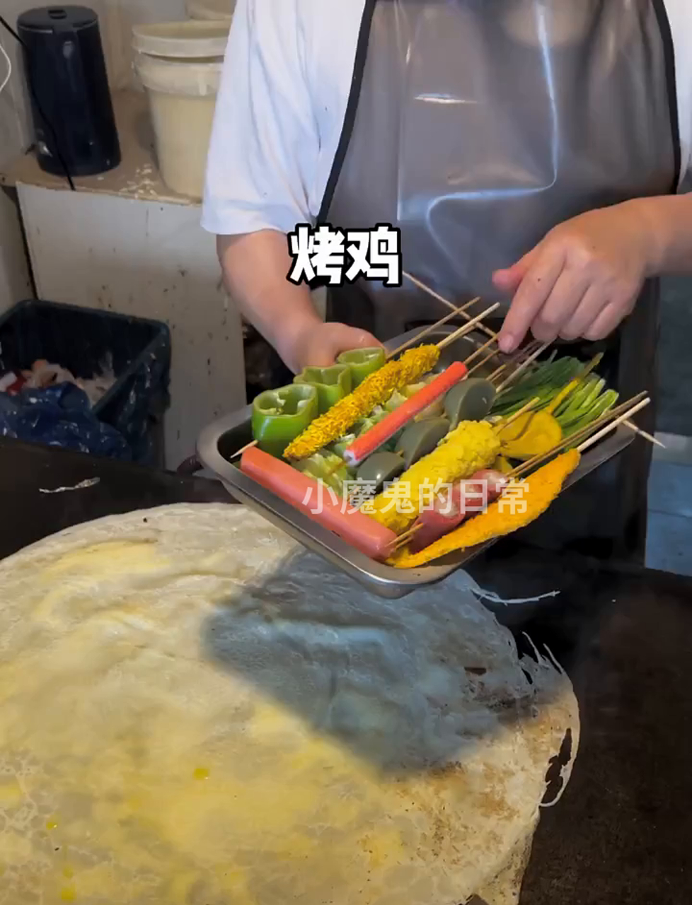 东北街头7元一份的煎饼果子加烤鸡可以吃一天～嘎嘎香好好吃哦