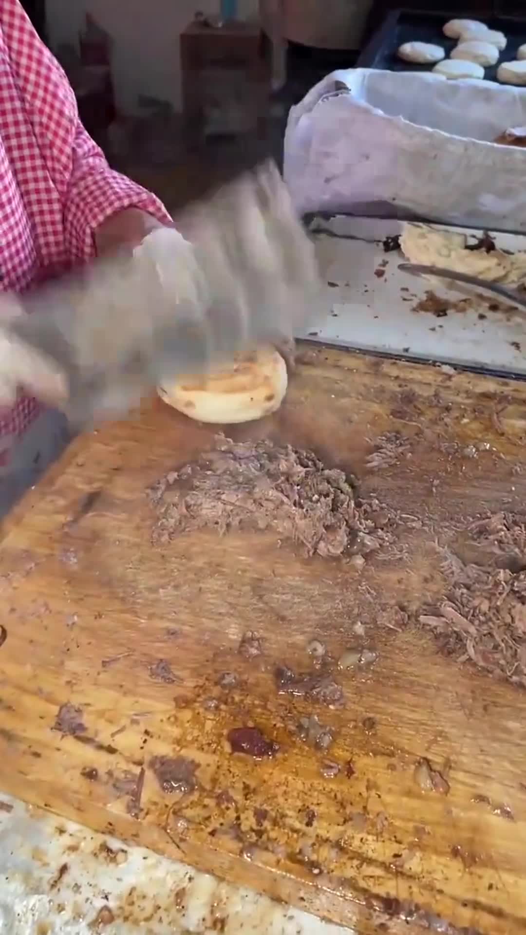 济南老奶奶牛肉烧饼,出摊肉饼看着超过瘾!