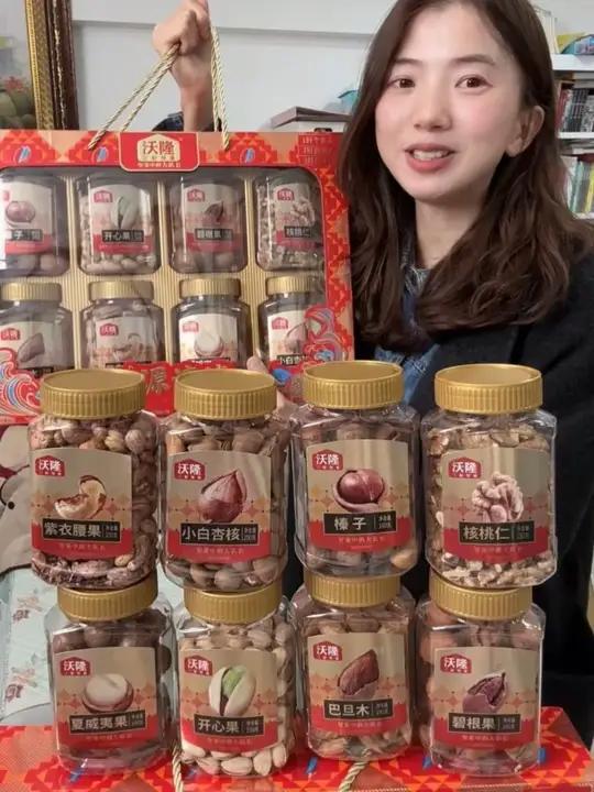 坚果大队长 沃隆坚果礼盒做的太大气了！8种坚果品质都贼好，太适合送礼啦坚果新年礼盒年货礼盒