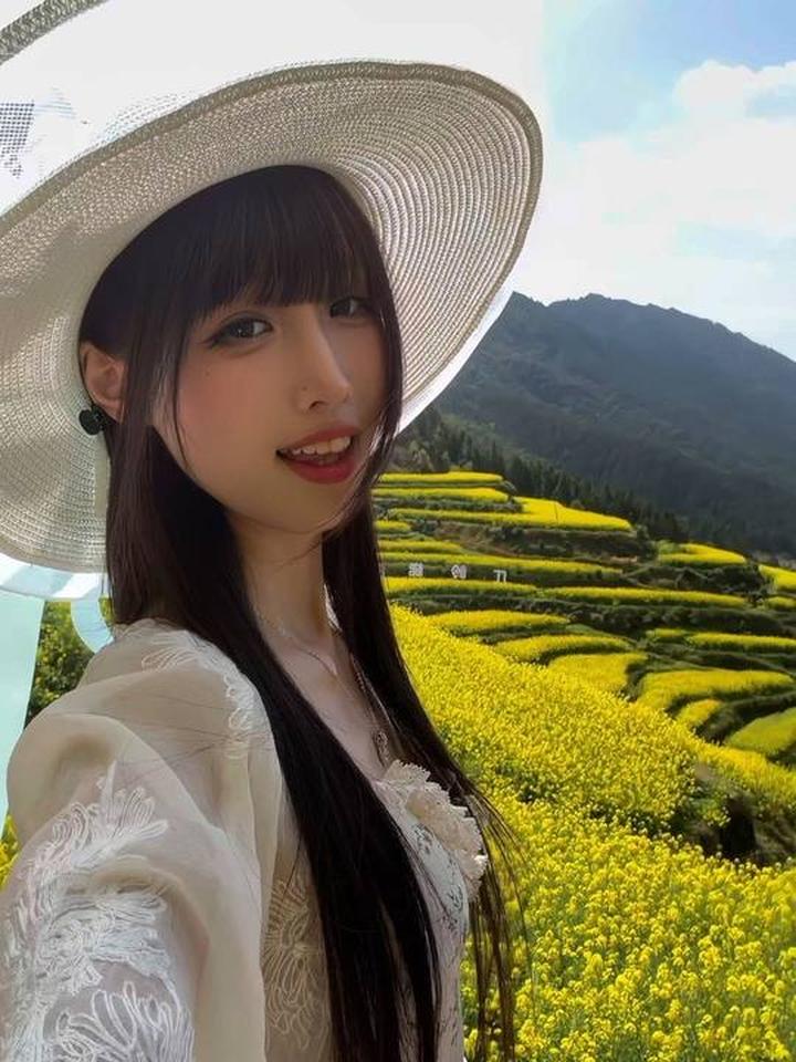 好天气去郊外看漫山遍野的油菜花