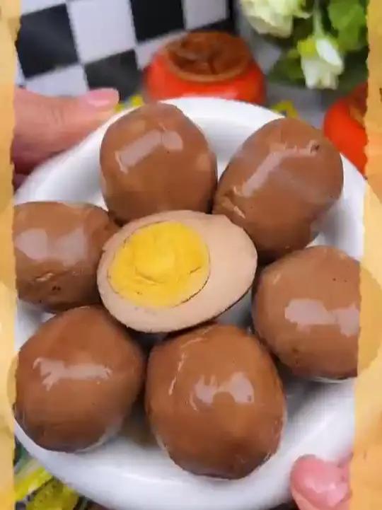乡巴佬卤鸡蛋来活动啦,卤得超级入味,咸香咸香,Q弹紧致不噎人,越吃越想吃