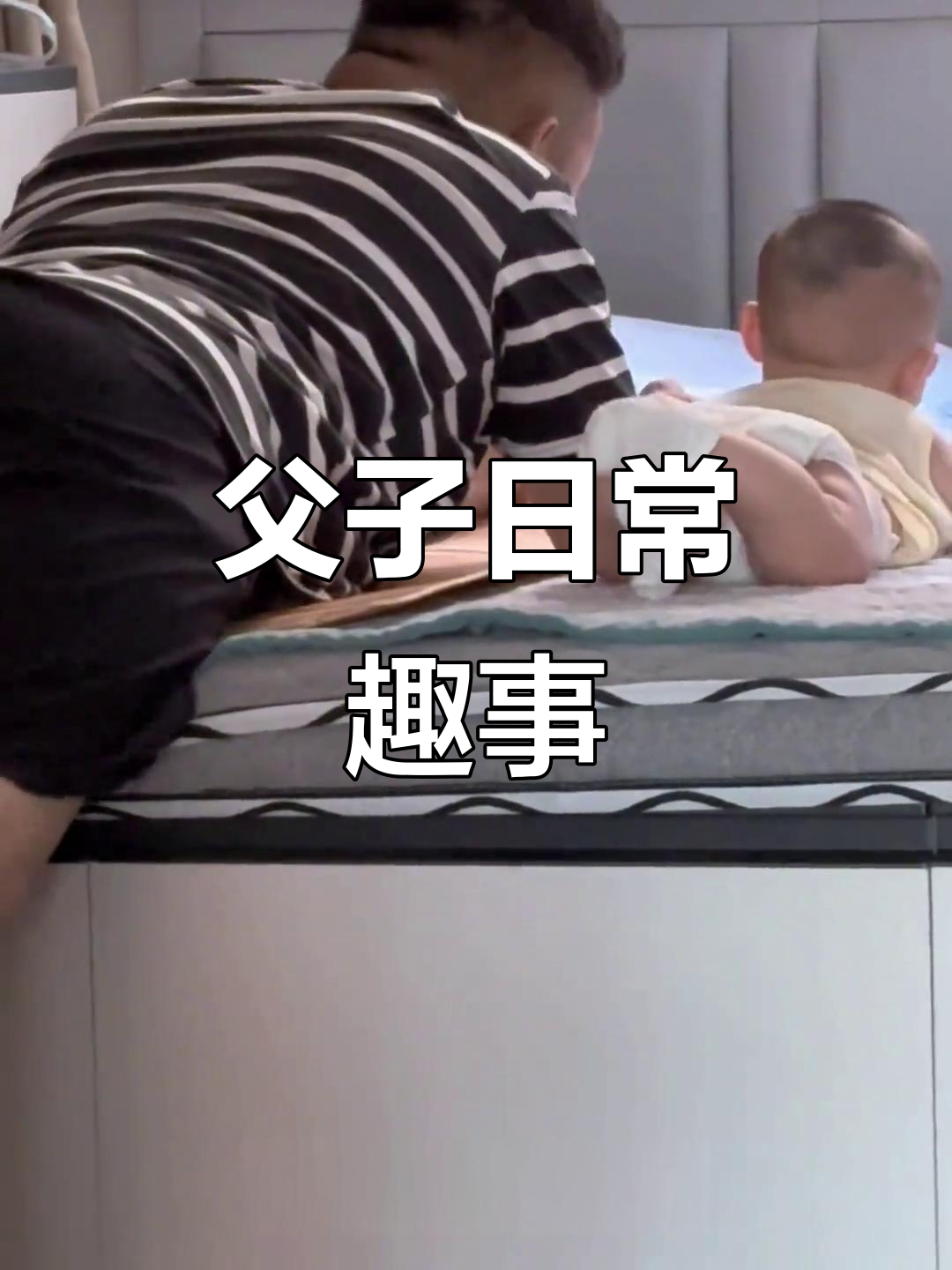 父子厨房大作战,爸爸炒菜我扇风