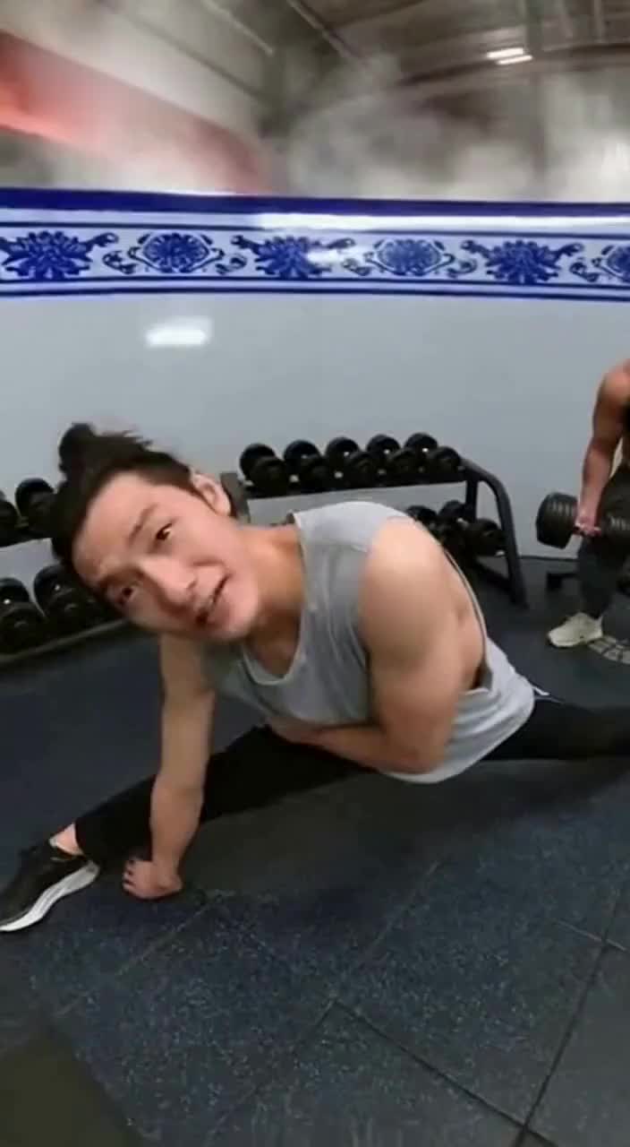 健身房:兰州拉面 vs 刀削面的“增肌”对决