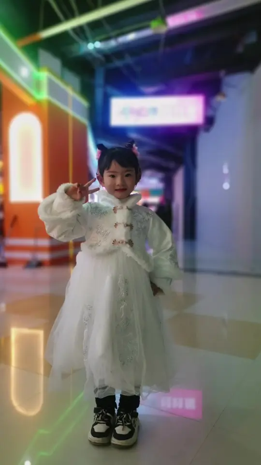 少年初成长，笑里有清风，祝女儿生日快乐