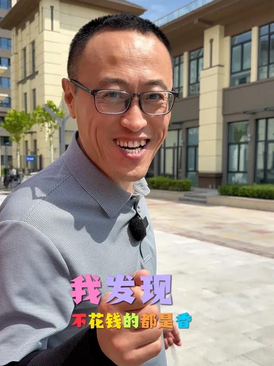 又来吃盒饭啦 又来迎辉新里物业大食堂吃盒饭啦