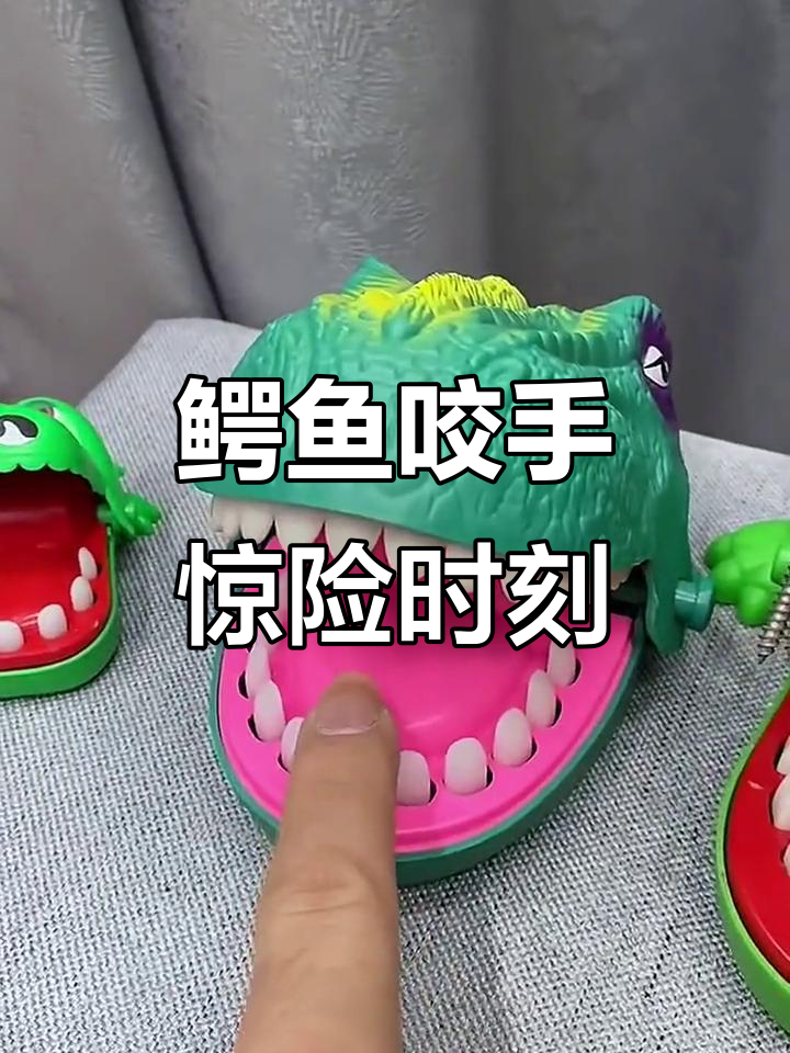 小鳄鱼挑战霸王龙,结果竟然被咬到手了!