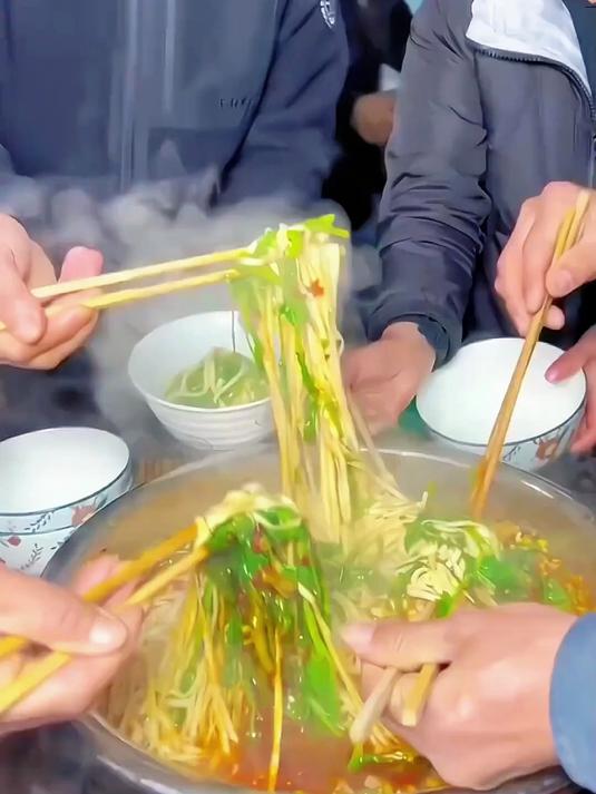孩子连吃三碗都不够的葱油拌面自己在家做比去外面吃强多了