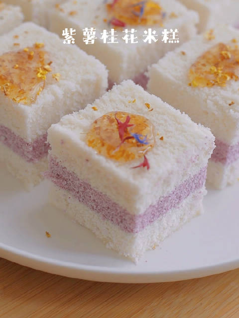 舌尖上的武汉「紫薯桂花米糕」好吃又健康!热乎乎的一口下去软糯香甜中间夹杂着紫薯的香味,一点