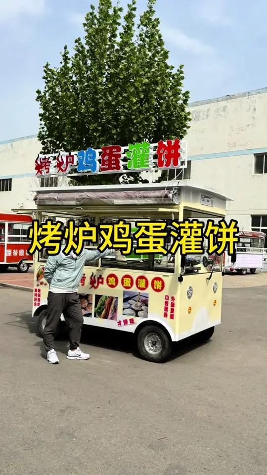 做烤炉鸡蛋灌饼,先把饼煎熟,再烤一下,酥酥脆脆的更好吃!