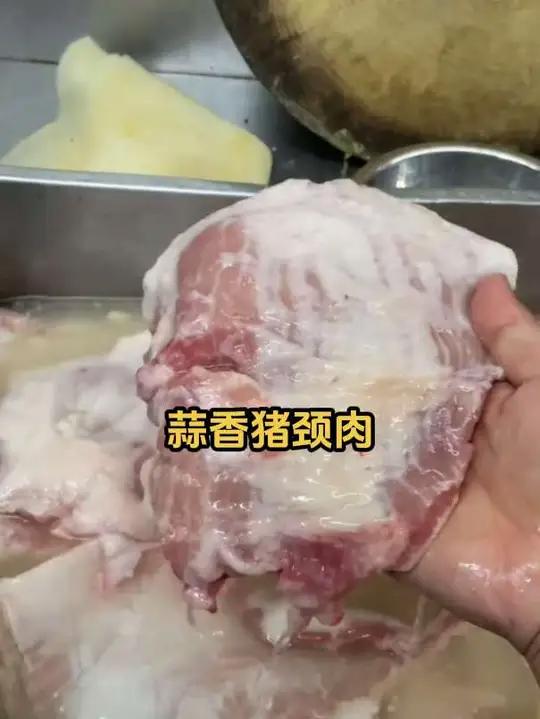 一头猪就两片,竟然还有人嫌弃。不知道喜欢的人抢着要我的厨房日记猪颈肉