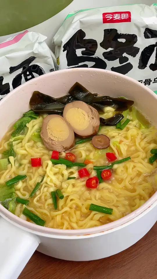 汤汁浓郁的 今麦郎乌冬面到手10包才这个价，也太划算了吧！还送两颗卤蛋，爽滑q弹的面条吸饱