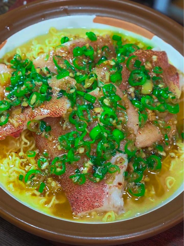 鲜虾鱼板面这样做也太好吃了,在路边摊感受人间烟火