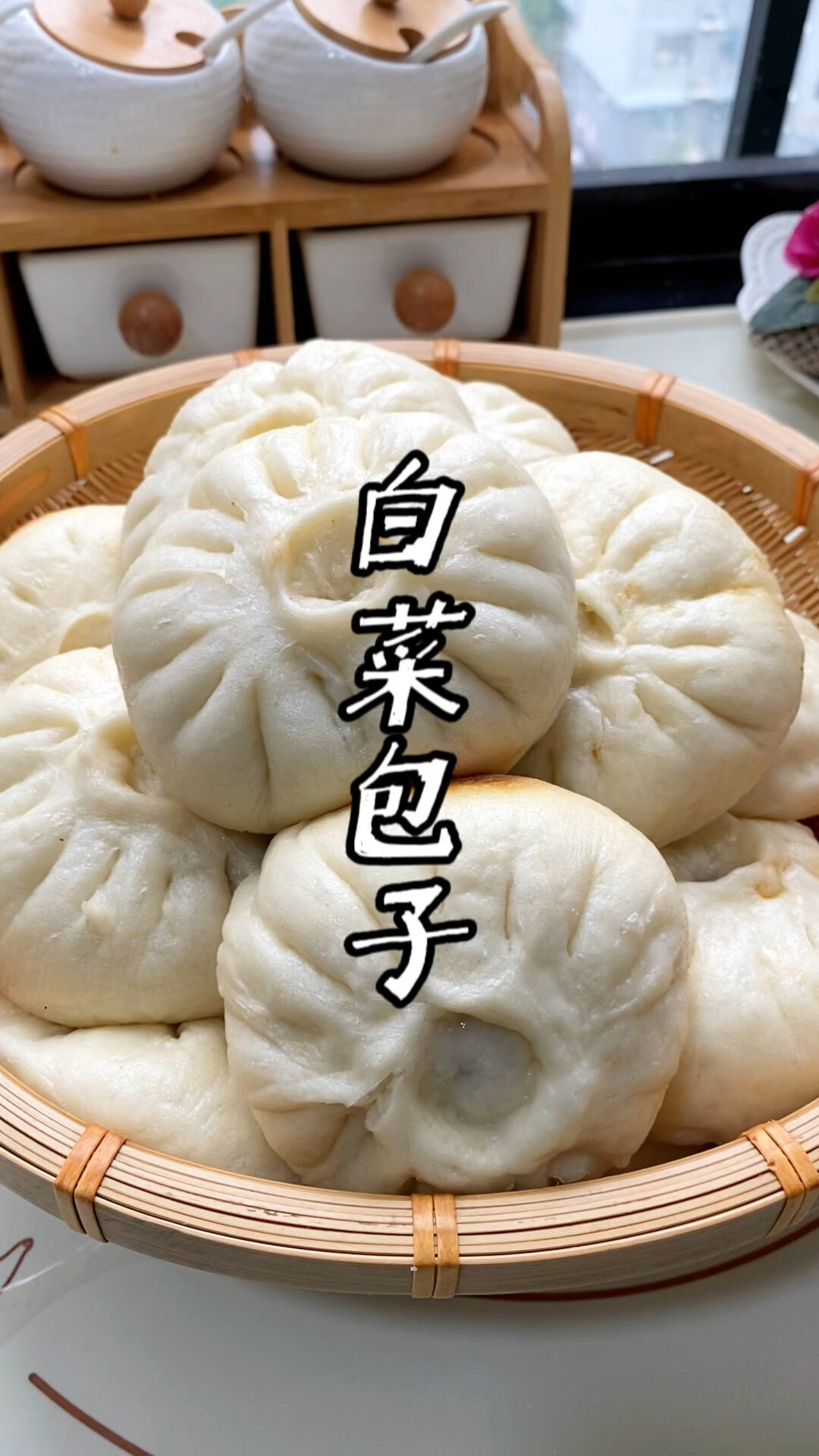 白菜粉条豆腐素包子,皮薄馅大,蓬松暄软