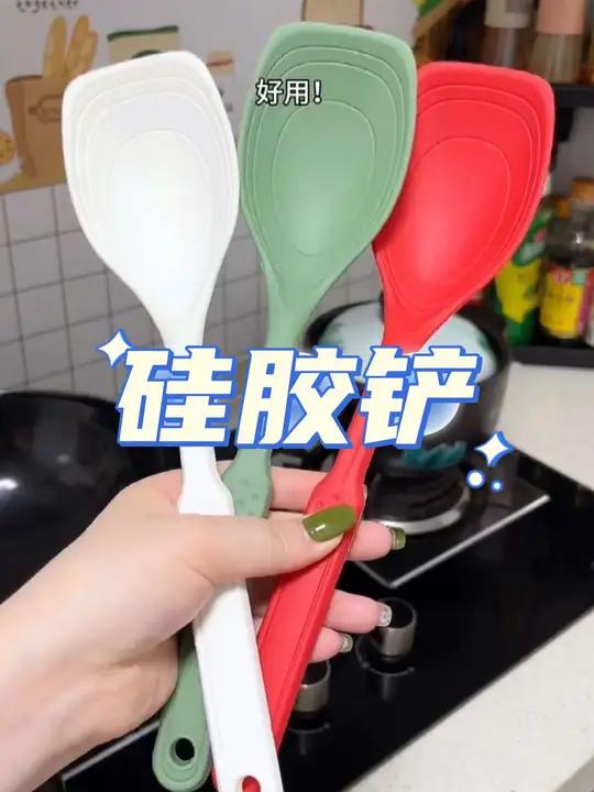 既可以炒菜又可以盛汤合二 为一的硅胶产,家里有不粘锅的必入,真心好用