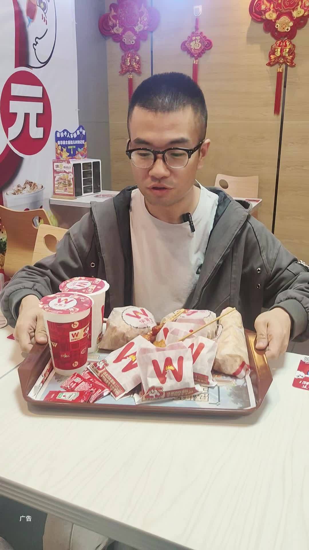 华莱士超值套餐来了 华莱士国民汉堡 全鸡配汉堡华莱士吃好 华莱士25周年 华莱士团购