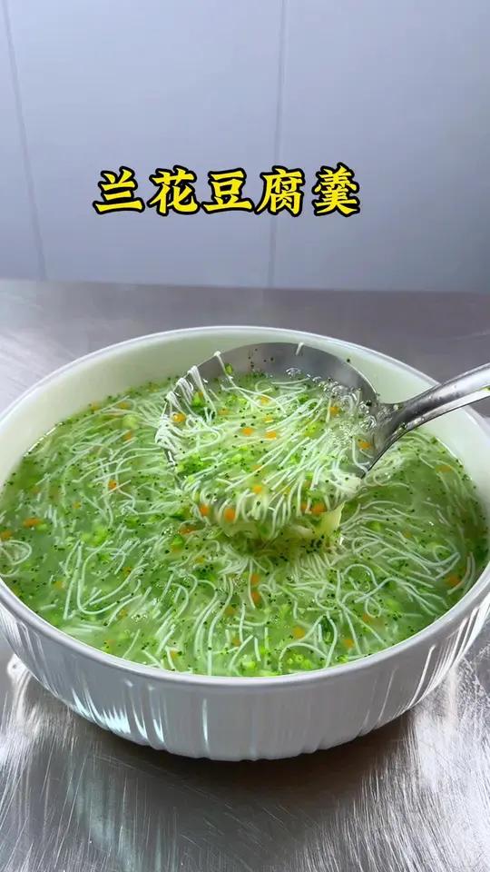 西兰花和豆腐搭配在一起做美食