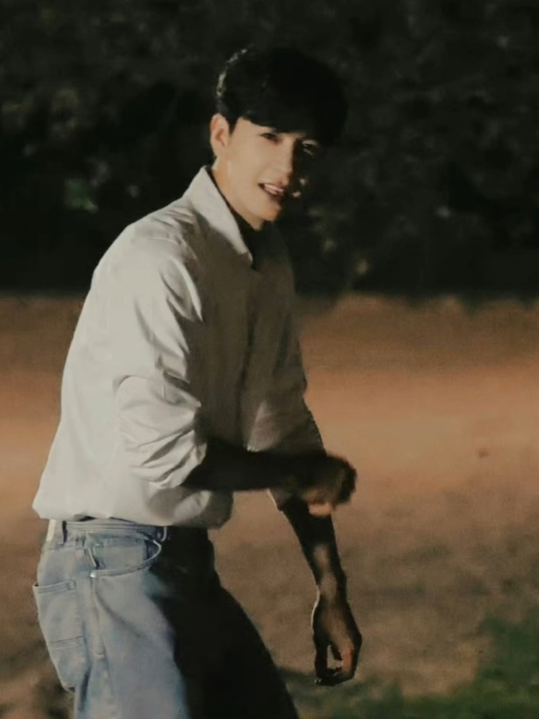 褚桓|周遭满是欢喜,我只顾着心疼