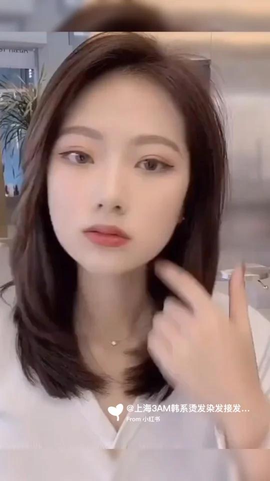减龄的锁骨发简直太美了 减龄又显瘦的中短发发型参考也能驾驭、又显瘦的发型、圆脸国子脸方脸也