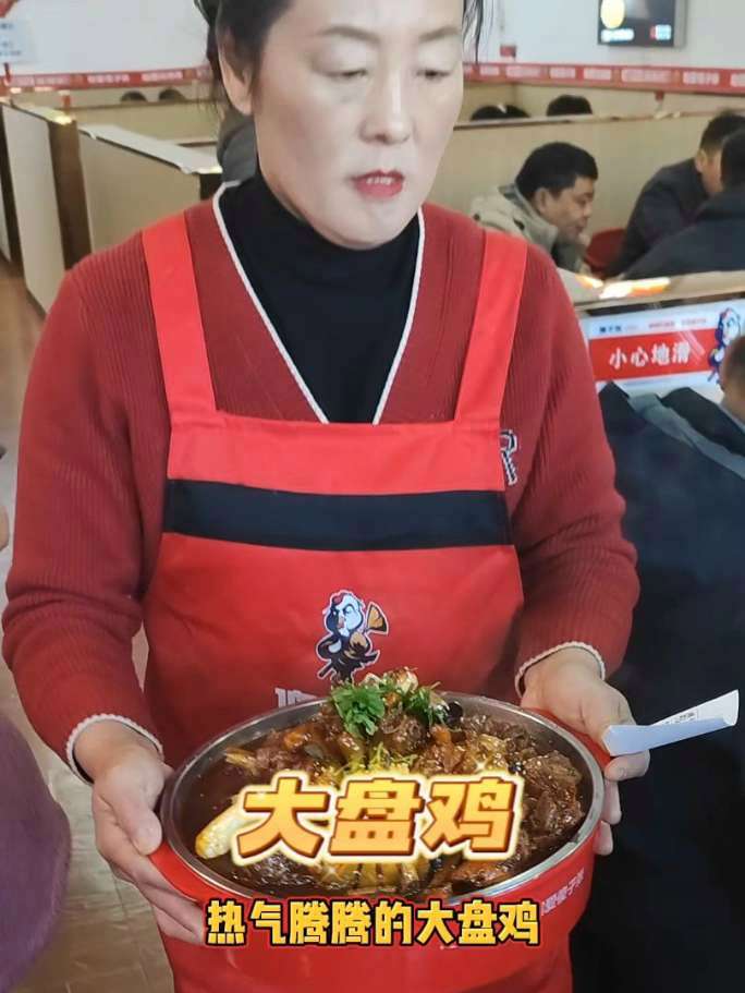 夫妻经营十余年，牵手品牌开新篇；酱香现炒大盘鸡，一口香到心尖儿甜！傻子张大盘鸡 周口美食